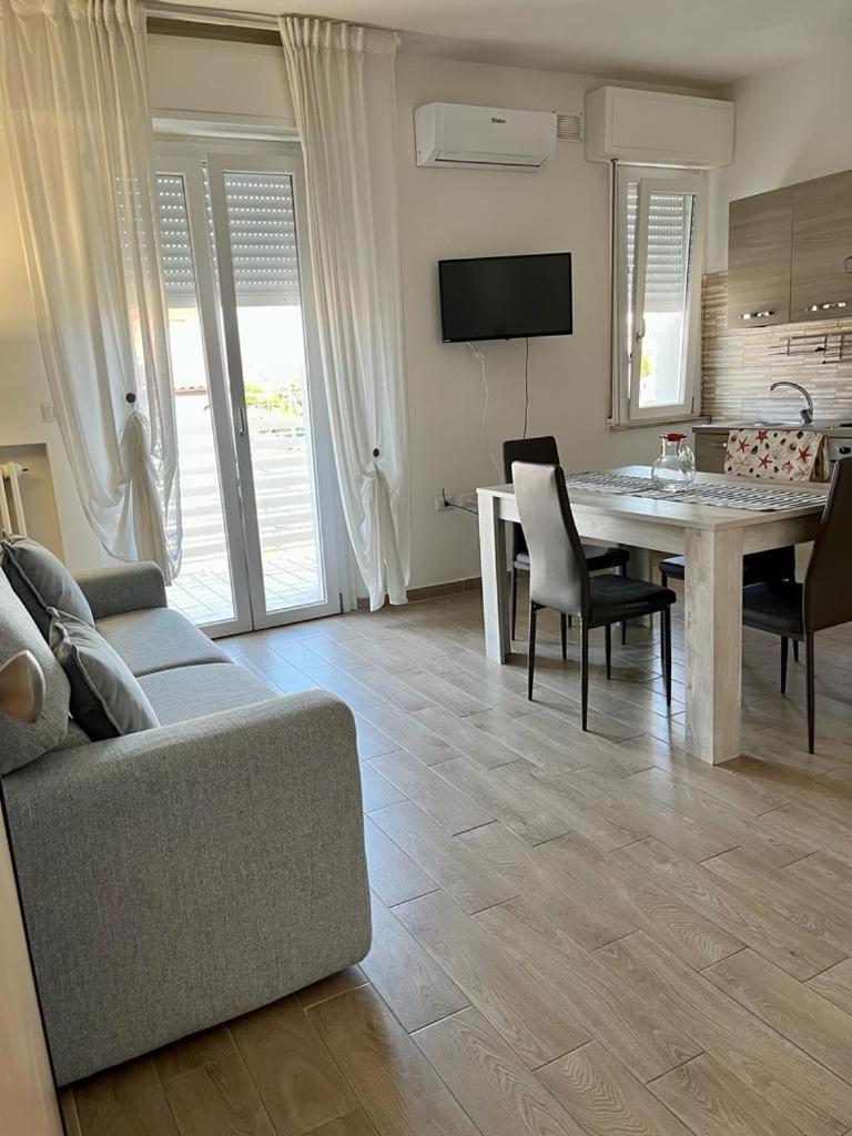 Appartamenti Villa Miramare ريميني المظهر الخارجي الصورة